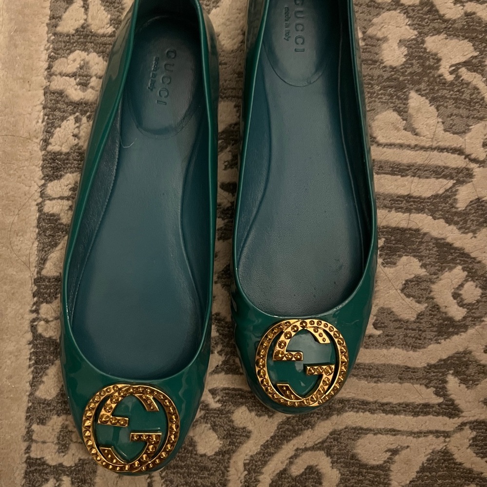Gucci Women's Teal Flats with Gold Emblem